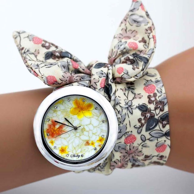 Ladies flower cloth wristwatch